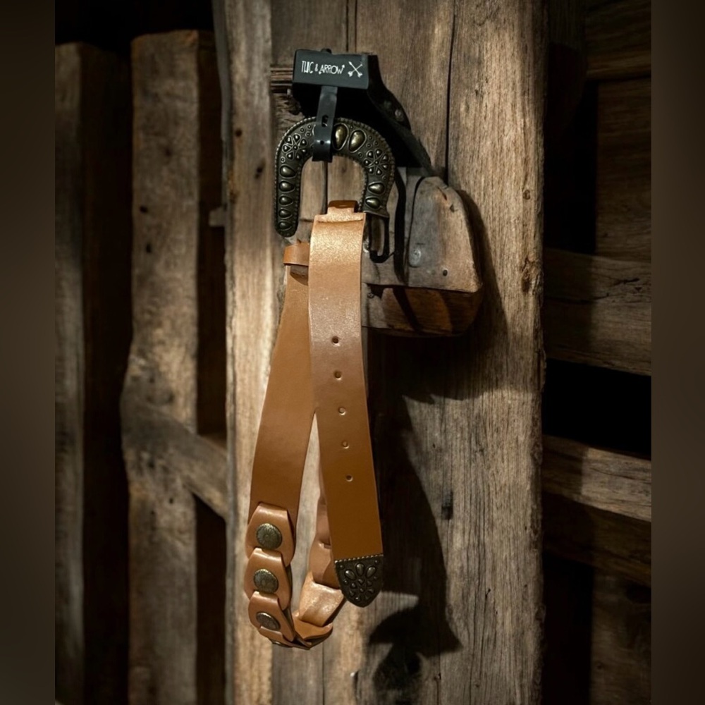 NWT Twig & Arrow Western Faux Leather Medallion Belt